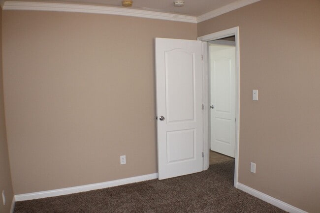 Building Photo - 8144 Fernwood Ave