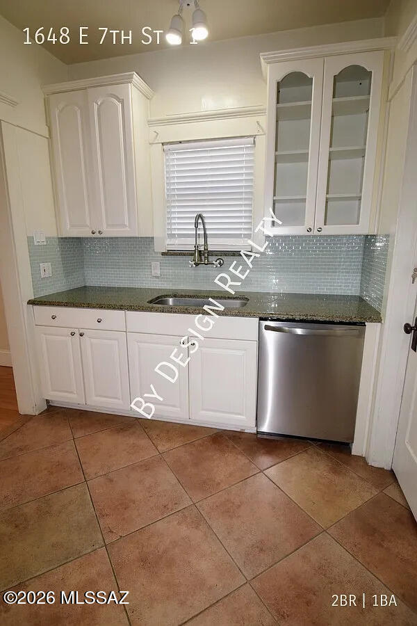 Building Photo - 1648 E 7th St