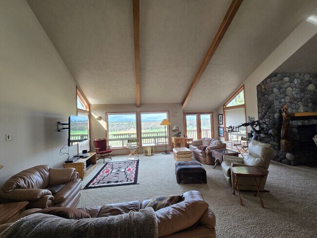 Building Photo - Stunning Views, Executive Home in Equestrian Meadows Redmond