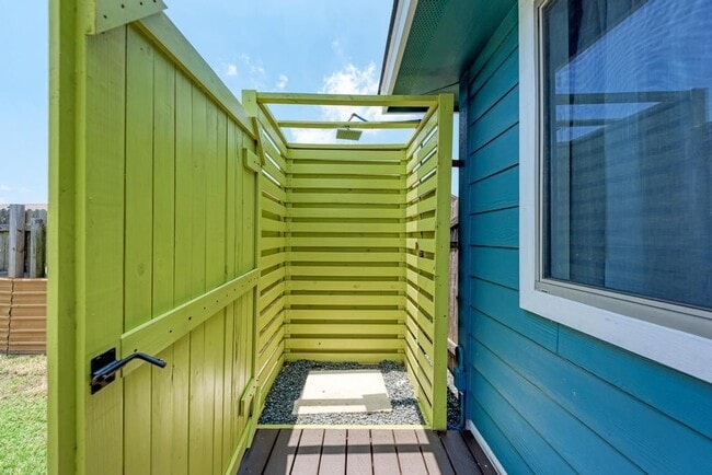 Building Photo - 4511 Halliday Ave