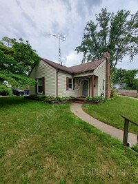 Building Photo - Cute 2 bedroom, 1 bath home on a corner lo...