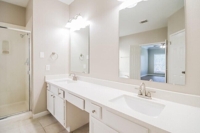 Building Photo - 8027 Oceanside Dr