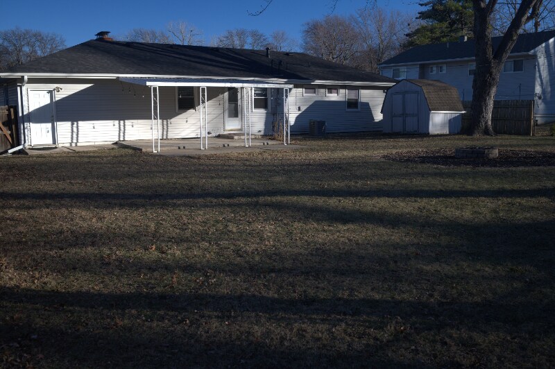 Building Photo - 6802 N Flora Ave