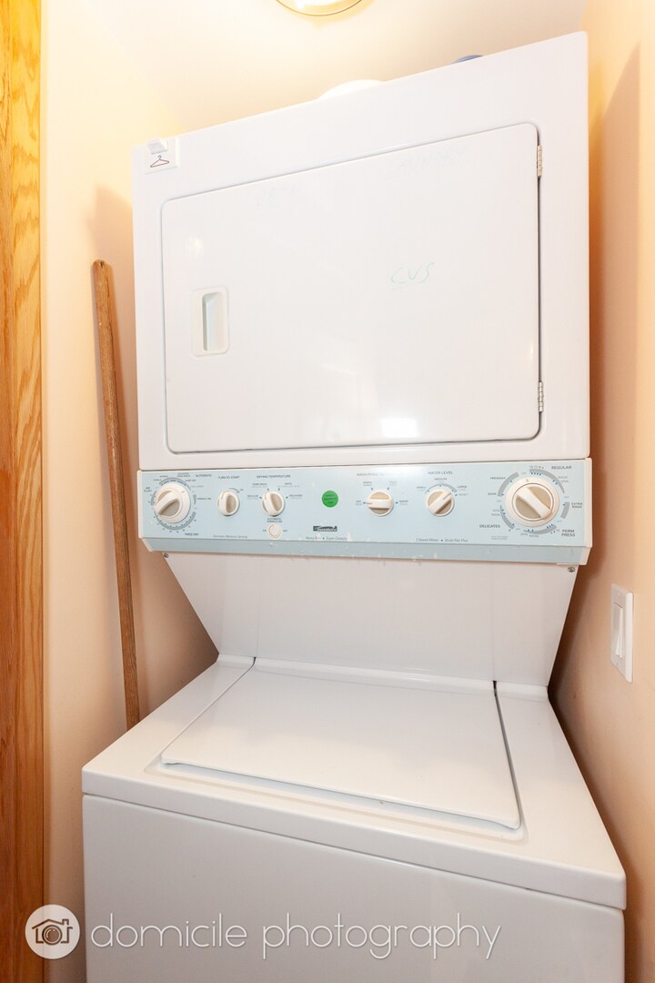 Building Photo - 345 N Canal St