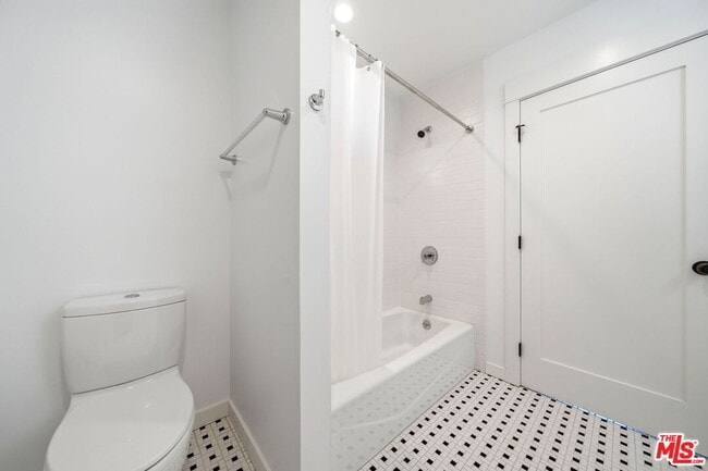 Building Photo - 1741 N Ave 46