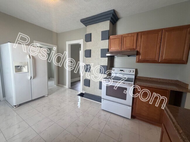 Building Photo - Updated 3 bed 1 bath home!