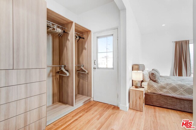 Building Photo - 434 N Ogden Dr