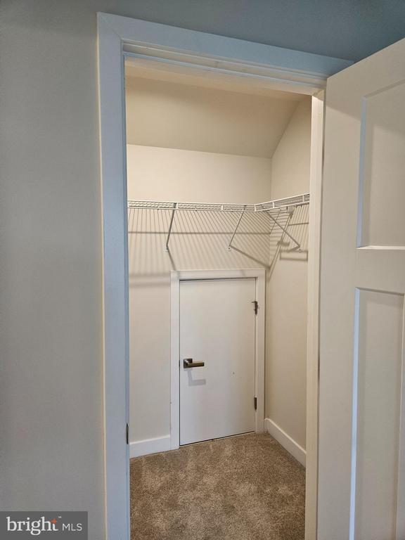 Building Photo - 708 Sky Bridge Dr