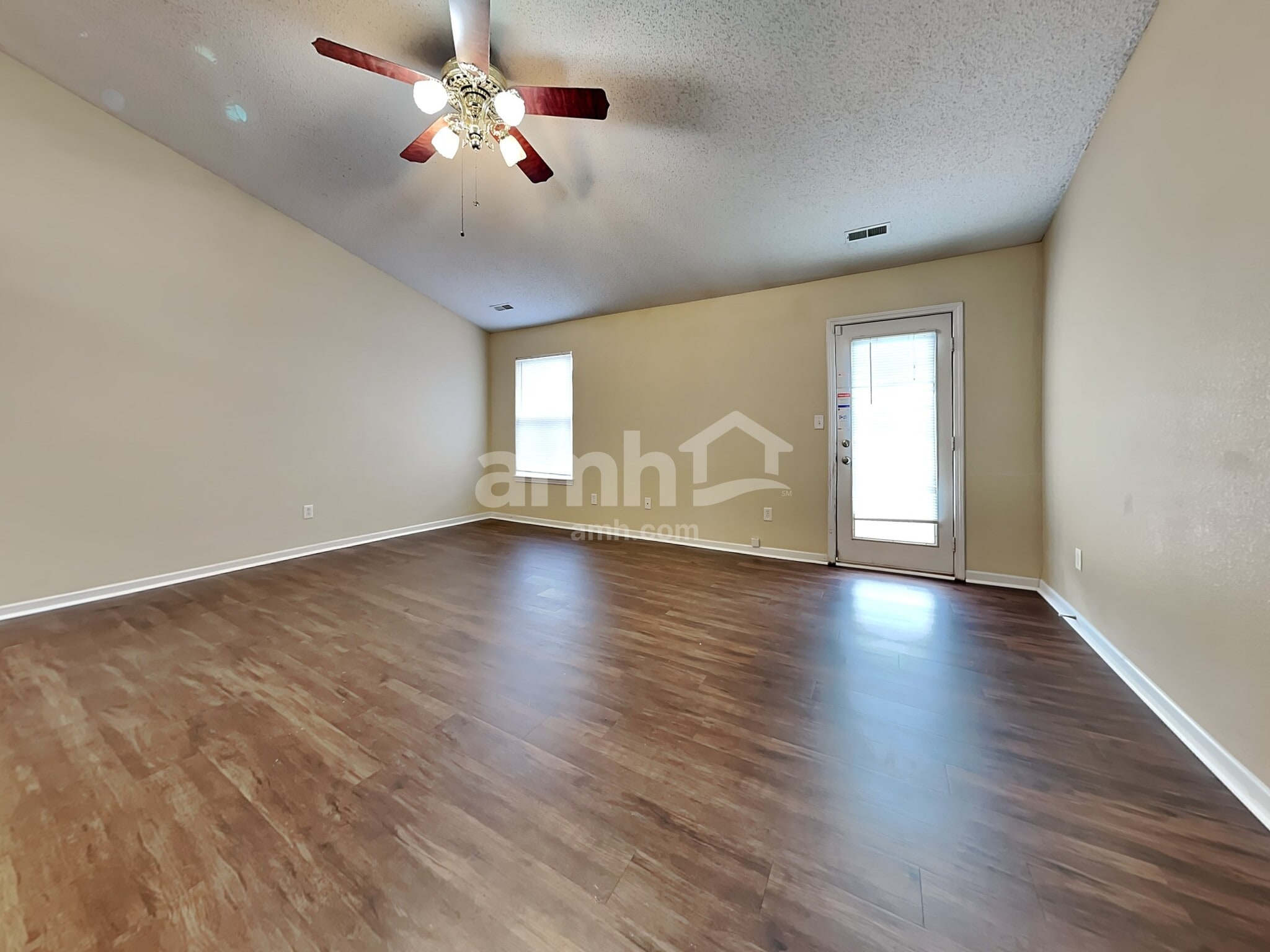 Building Photo - 2265 Lakecrest Dr