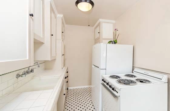 Kitchen - Chelan Apartments