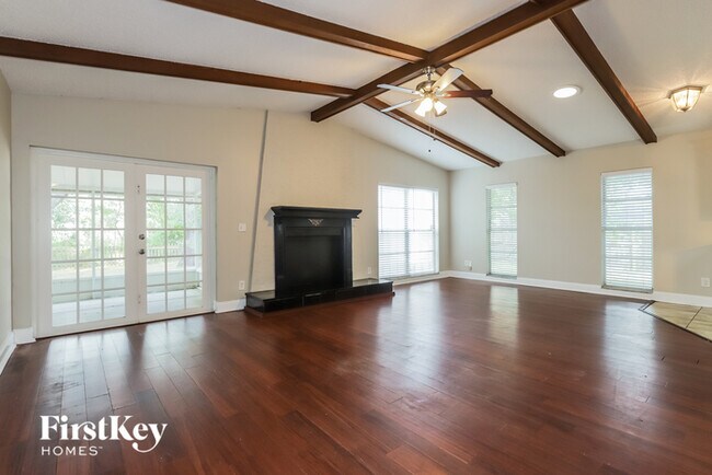 Building Photo - 1120 Brandon Lakes Ave