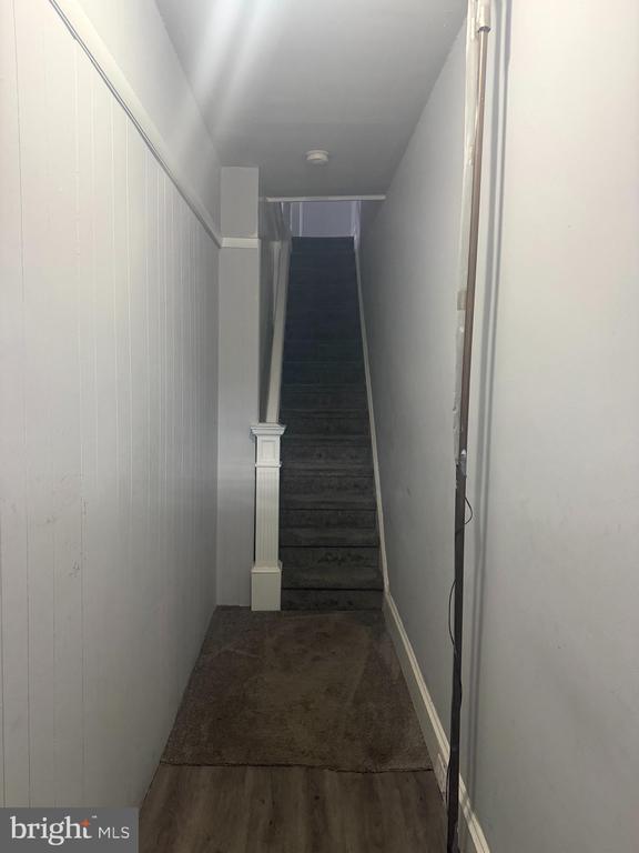 Primary Photo - 6 S Cedar Ln