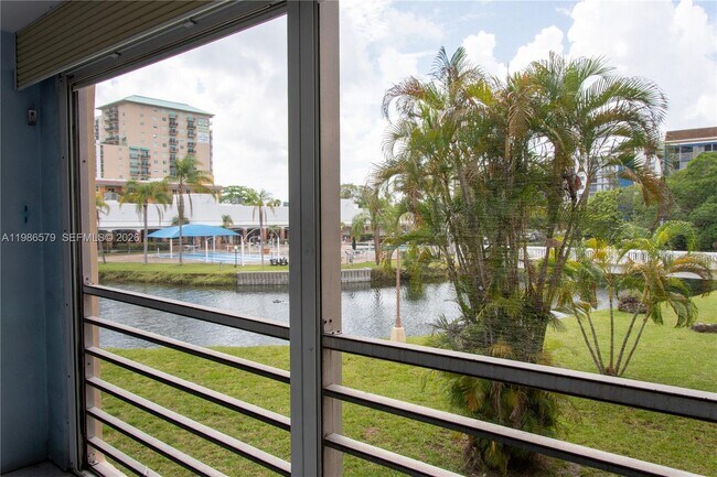 Building Photo - 505 E Dania Beach Blvd