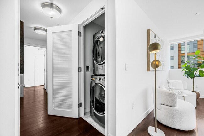 Building Photo - 800 AVENUE AT Port