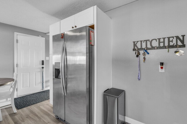 Building Photo - 1992 Afton Cir