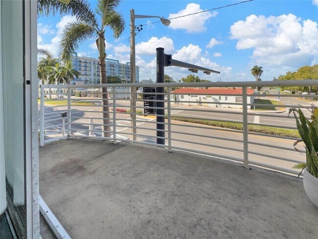 Building Photo - 200 E Dania Beach Blvd