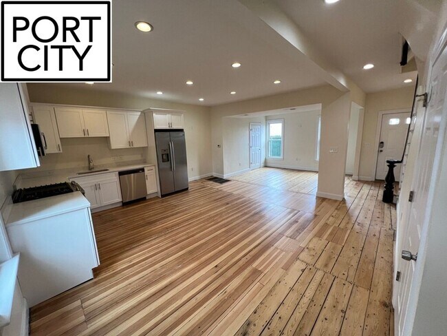 Building Photo - No Broker Fee - South Boston 4 bed availab...