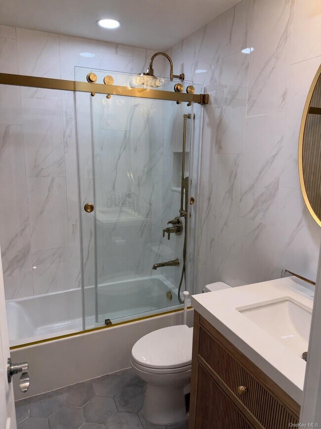 Building Photo - 585 Dune Rd