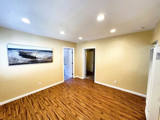 Building Photo - 17353 Park Ave