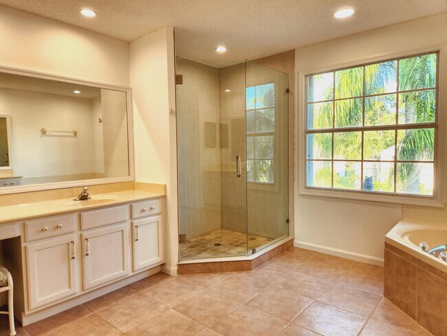 Building Photo - 15188 Oak Chase Ct