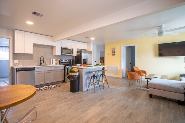 Primary Photo - 6127 Beekman Rd