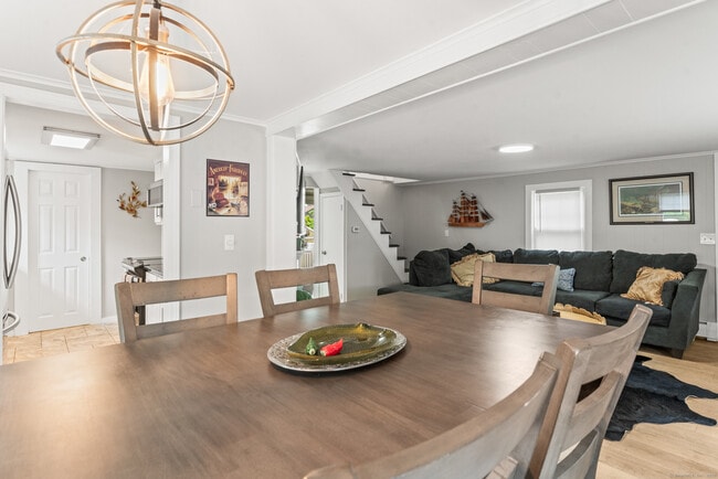 Building Photo - 15 Hawthorne Rd