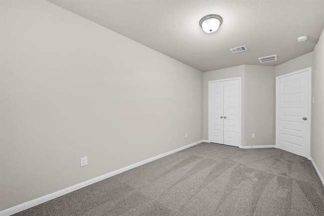 Building Photo - 5606 Hyde Park Dr