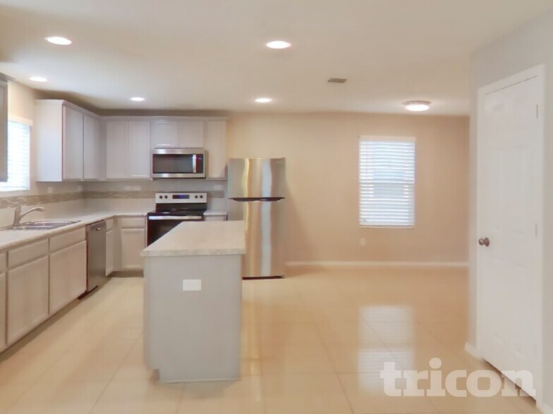 Building Photo - 10718 Castello Cyn