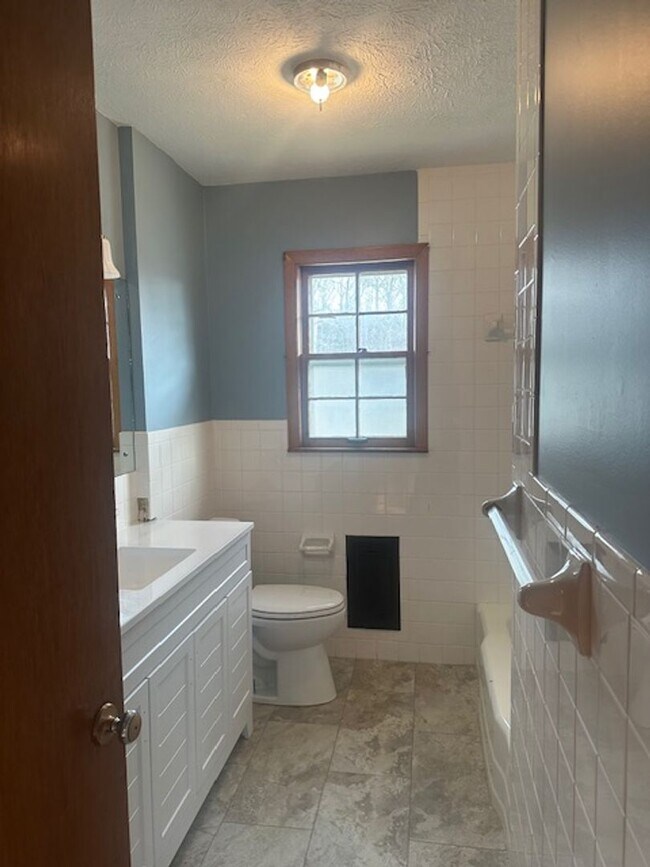 Building Photo - Andersonville 37705 - 4 bedroom, 2 bath home - Contact Kenna Stephens (865) 604-4635