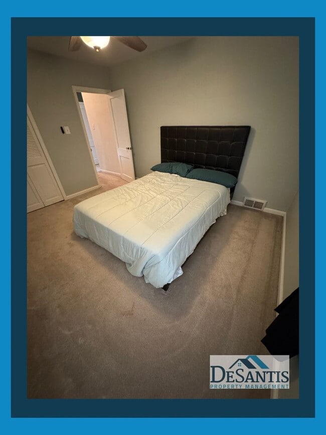 Building Photo - Charming 2-Bedroom Home with Private Backy...