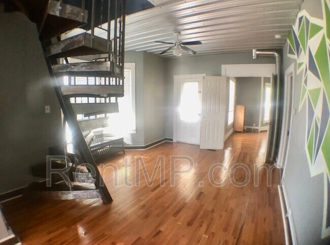 Building Photo - 116 N Kinney Ave