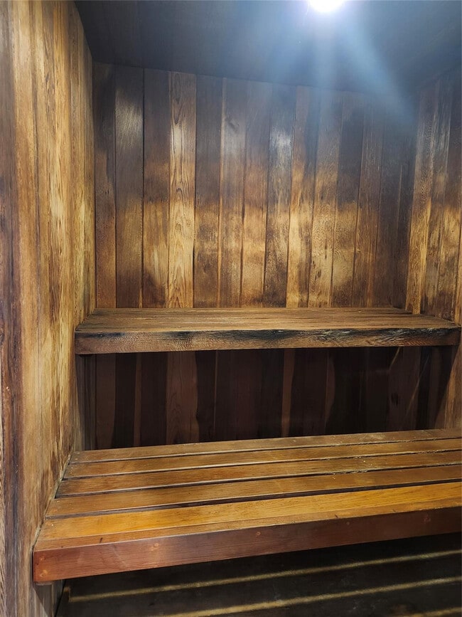 Building Photo - 8777 Warwick Dr