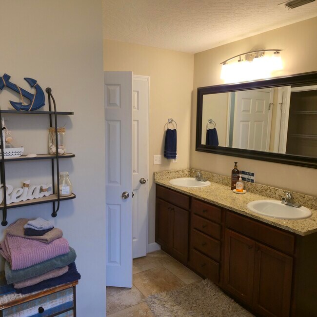 Building Photo - 400 Yancey St