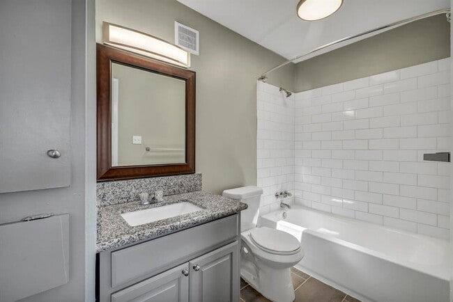 Building Photo - 2808 Skyway Cir