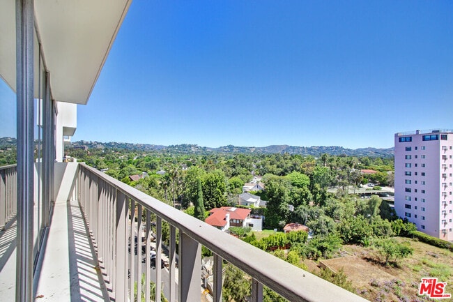 Building Photo - 10433 Wilshire Blvd