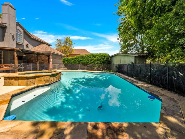 Building Photo - 3209 Normandy Dr