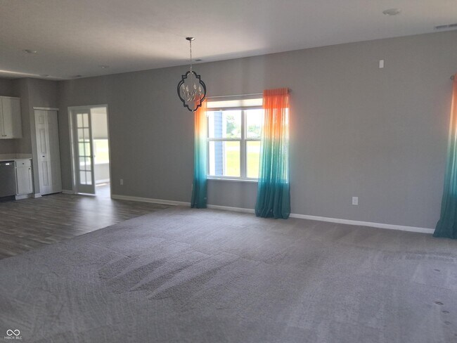 Building Photo - 7062 English Oak Dr