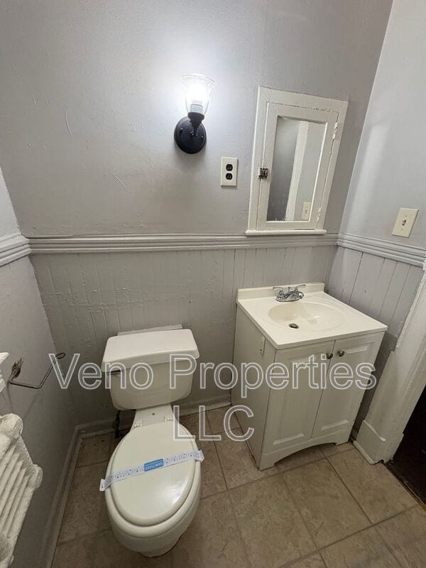 Building Photo - 594 Madison Ave