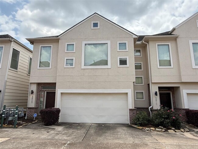 Primary Photo - 3813 Center Plaza Dr