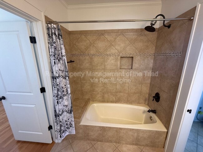 Building Photo - 513 S Hawthorne Rd