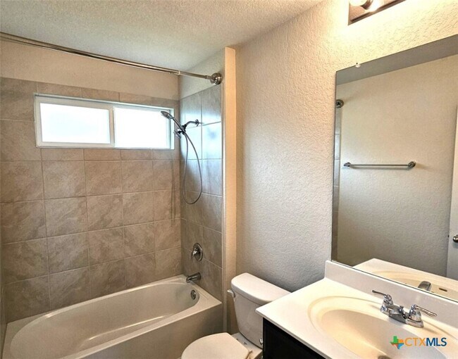 Building Photo - 181 Harley Hay