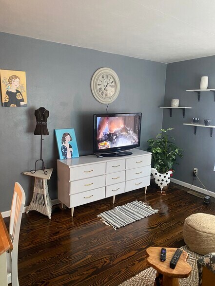 Building Photo - 1900 Dix Rd