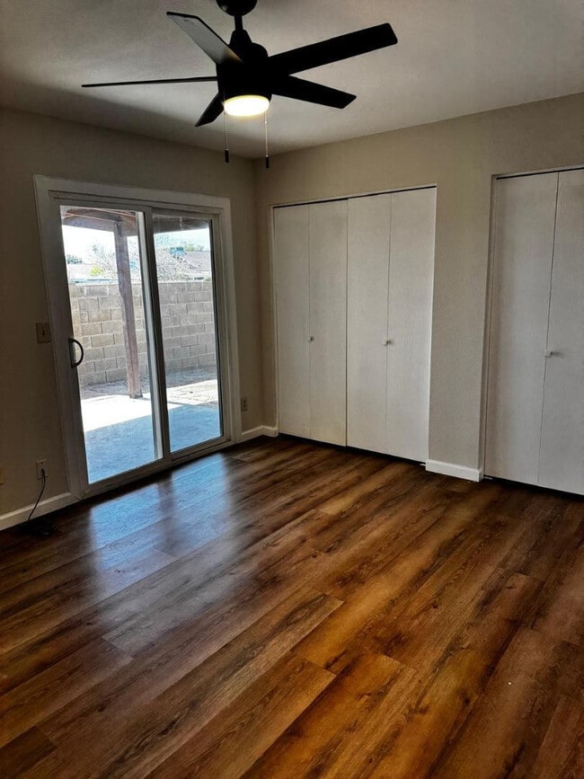 Building Photo - 442 S 32nd Pl