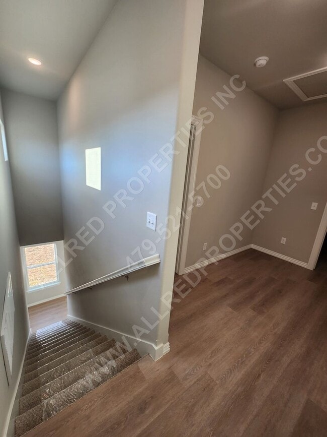 Building Photo - POIGAI ESTATES: BRAND NEW