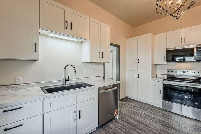 Building Photo - Beautiful Home in Phoenix Arizona
