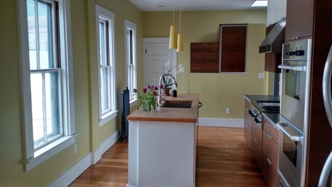 Building Photo - 26 Delle Ave