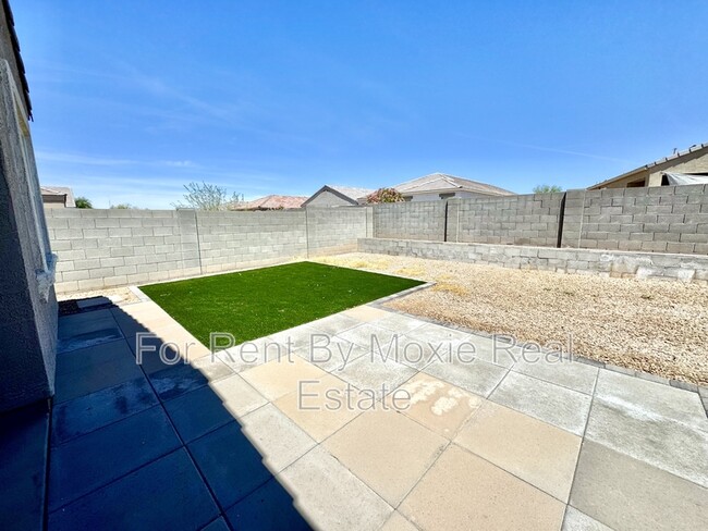 Building Photo - 17875 N Pietra Rd