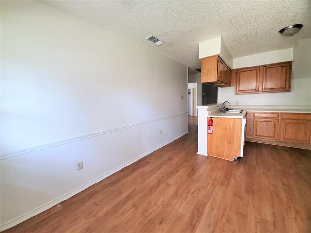 Building Photo - 3024 N Bell Ave