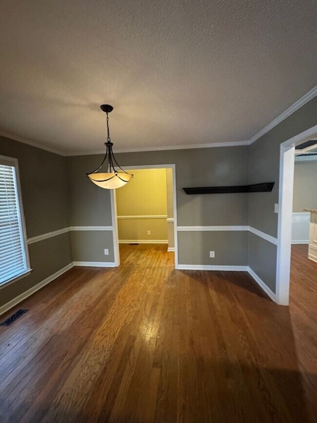 Building Photo - 404 Todd Dr