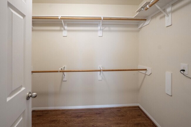 Building Photo - 10902 Barker View Dr